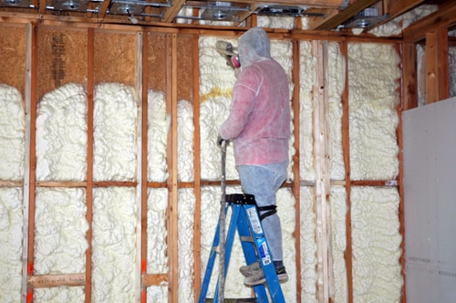 5 reasons to choose spray foam insulation for attics — AskARoofer®